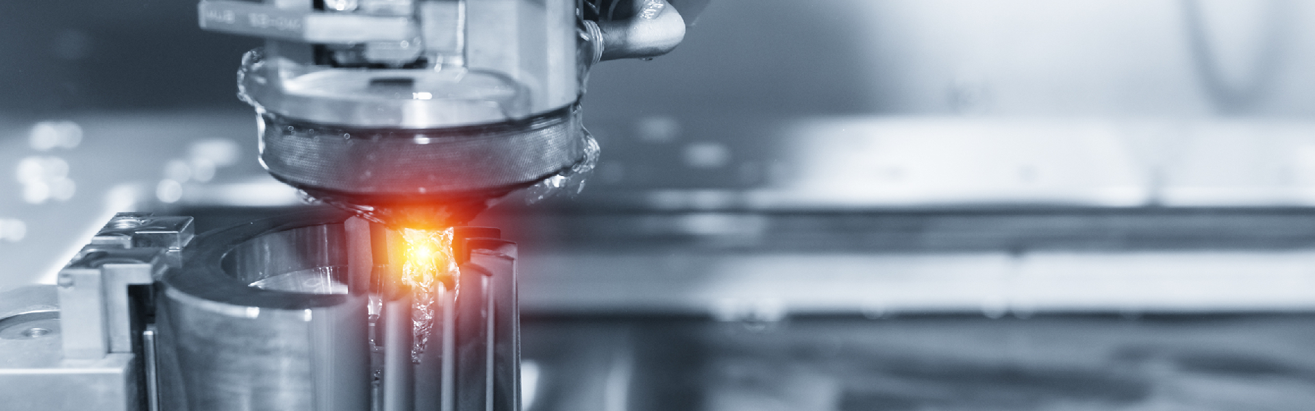 wycinanie kółek w metalowej płycie